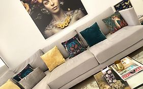 Barcelona Chic Apartments- Free Parking - 10 Min From Bcn City Centre By Metro